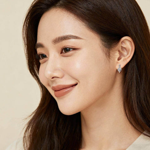 925 Sterling Silver Elegant Silver Moissanite Earrings With Swirling Design