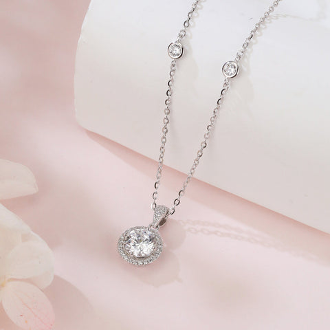 925 Sterling Silver Elegant Round Zircon Halo Pendant Necklace With Chain Accents