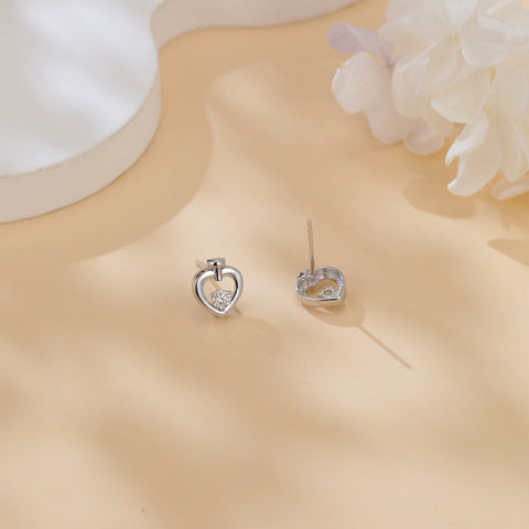 925 Sterling Silver Elegant Silver Heart-shaped Stud Earrings With Sparkling Central Moissanite