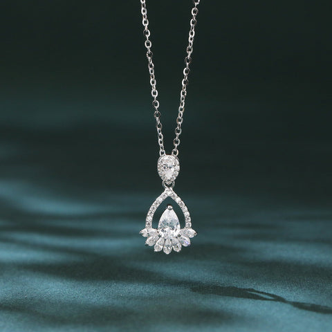925 Sterling Silver Elegant Pear-shaped Zircon Pendant Necklace In Plated with White Gold