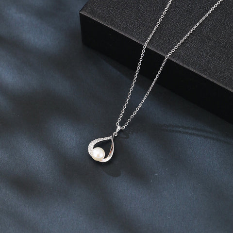 925 Sterling Silver Elegant Pearl & Zircon Teardrop Pendant Necklace In Sterling Silver