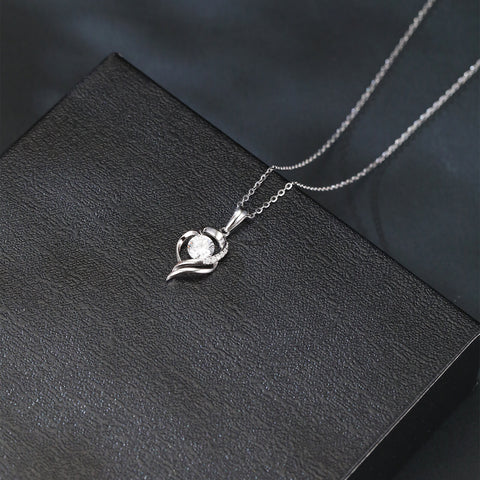 925 Sterling Silver Elegant Heart-shaped Zircon Pendant Necklace With Silver Chain
