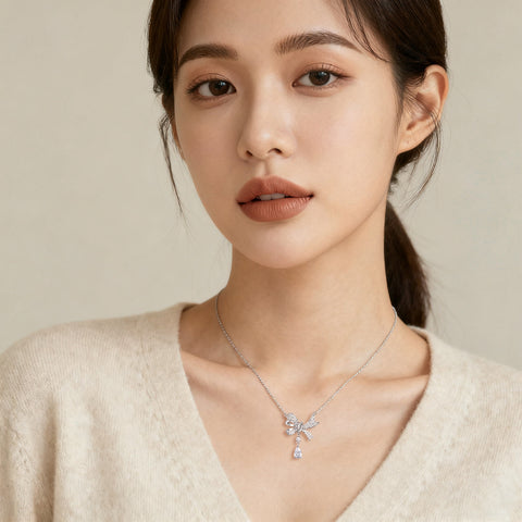 925 Sterling Silver Elegant Zircon Bow Necklace With Teardrop Pendant