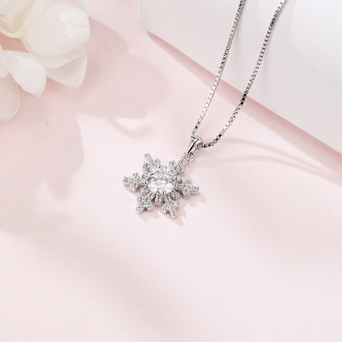 925 Sterling Silver Elegant Snowflake Moissanite Pendant Necklace In Sterling Silver