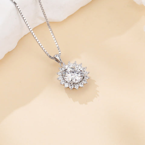 925 Sterling Silver Elegant Moissanite Necklace With Floral Halo Design - Timeless Elegance For Any Occasion