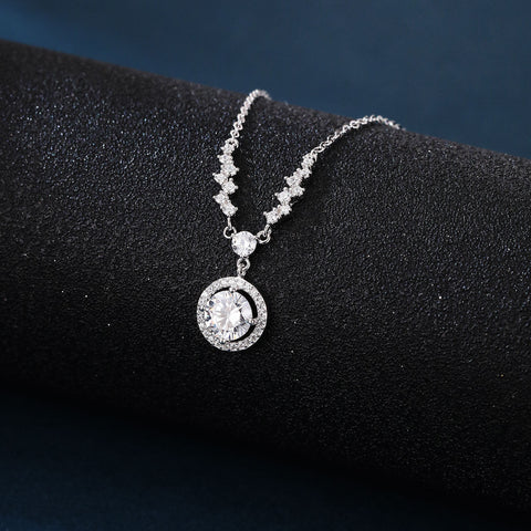 925 Sterling Silver Elegant Zircon Halo Necklace: Timeless Luxury With Sparkling Accents