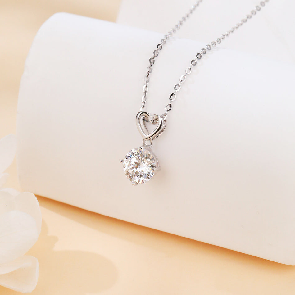 925 Sterling Silver Elegant Heart-shaped Moissanite Pendant Necklace With Chain Link Design