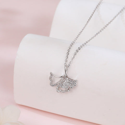 925 Sterling Silver Elegant Zircon Leaf Pendant Necklace: Timeless Feminine Charm