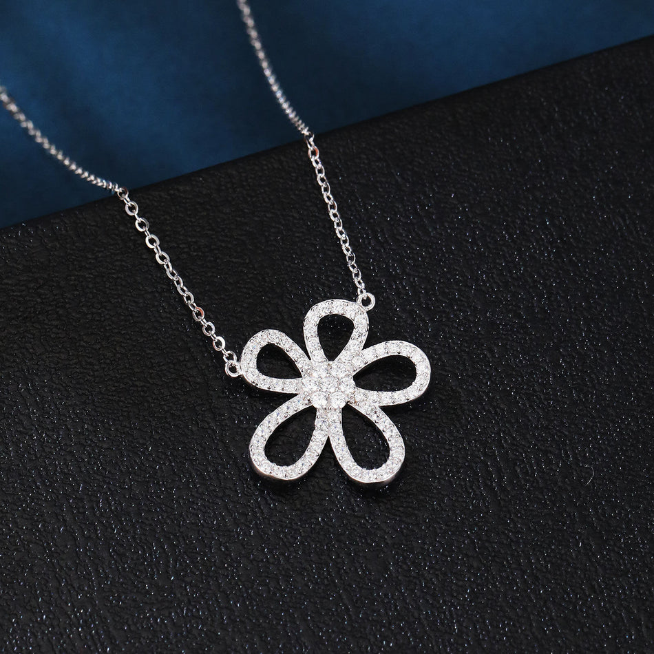 925 Sterling Silver Elegant Zircon Four-leaf Clover Pendant Necklace In Sterling Silver