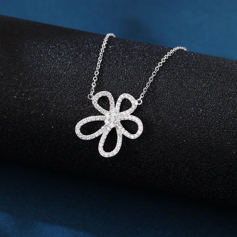 925 Sterling Silver Elegant Zircon Four-leaf Clover Pendant Necklace In Sterling Silver