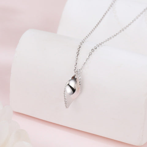 925 Sterling Silver Elegant Teardrop Zircon Necklace With Modern Wavy Design And Sparkling Accents